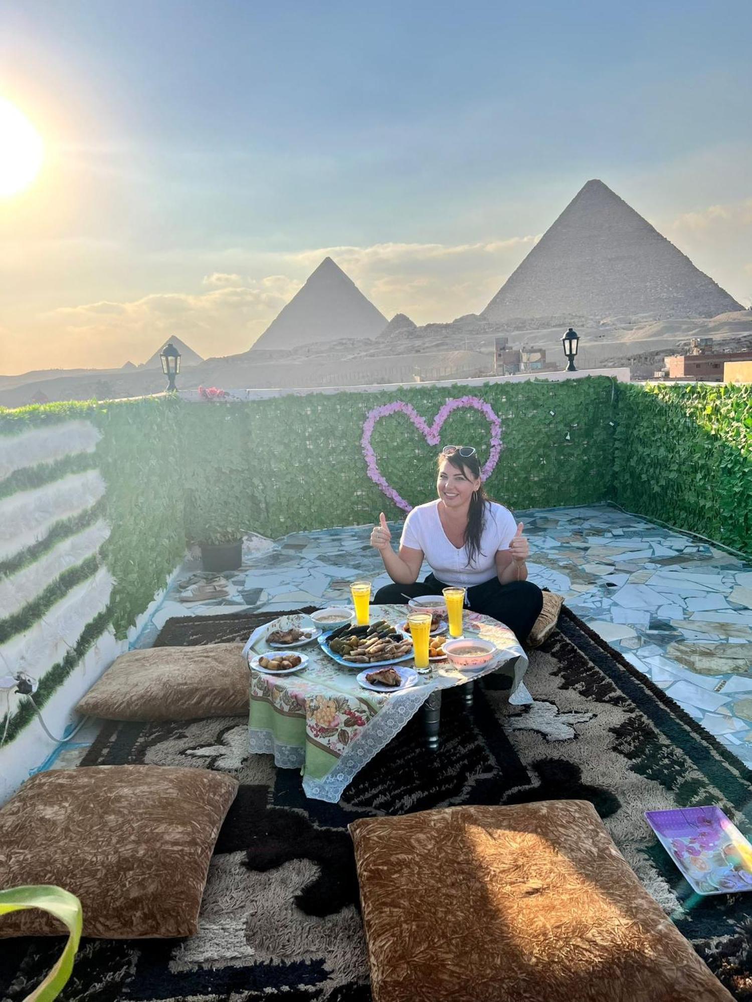 Pyramids Show Hotel Kafret el-Gabal Buitenkant foto
