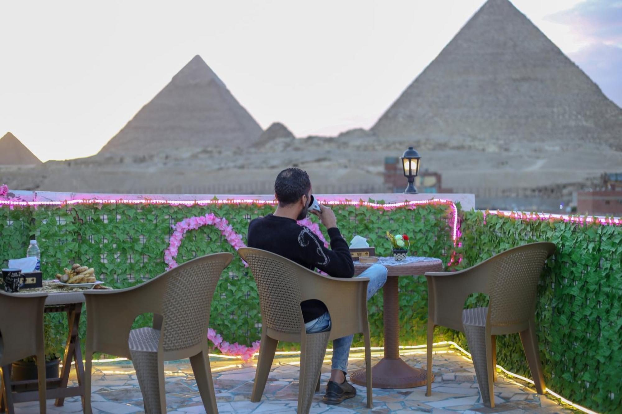 Pyramids Show Hotel Kafret el-Gabal Buitenkant foto