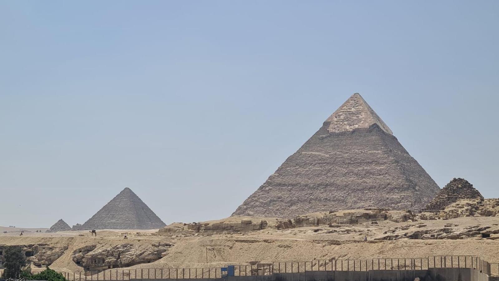 Pyramids Show Hotel Kafret el-Gabal Buitenkant foto