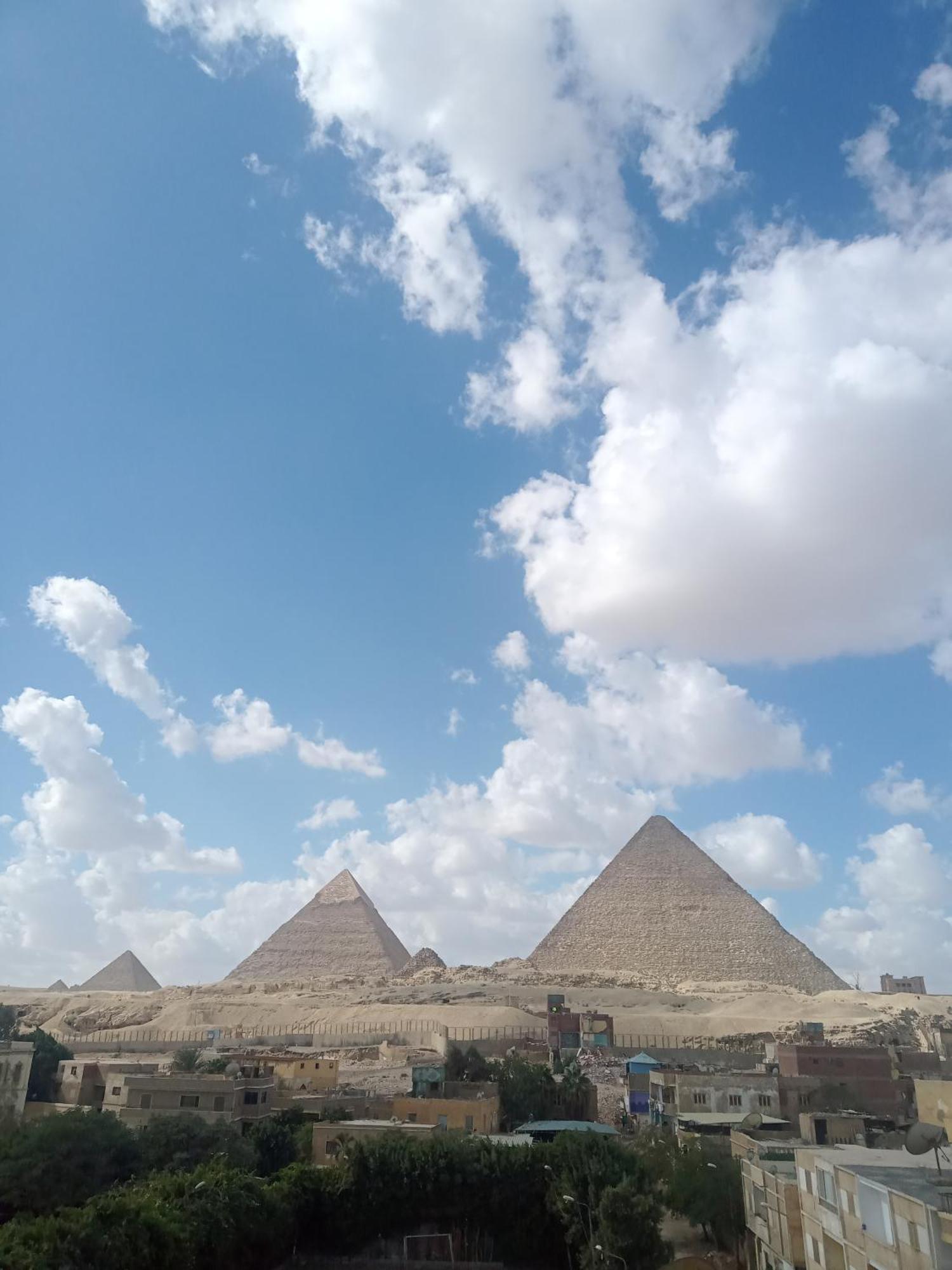 Pyramids Show Hotel Kafret el-Gabal Buitenkant foto