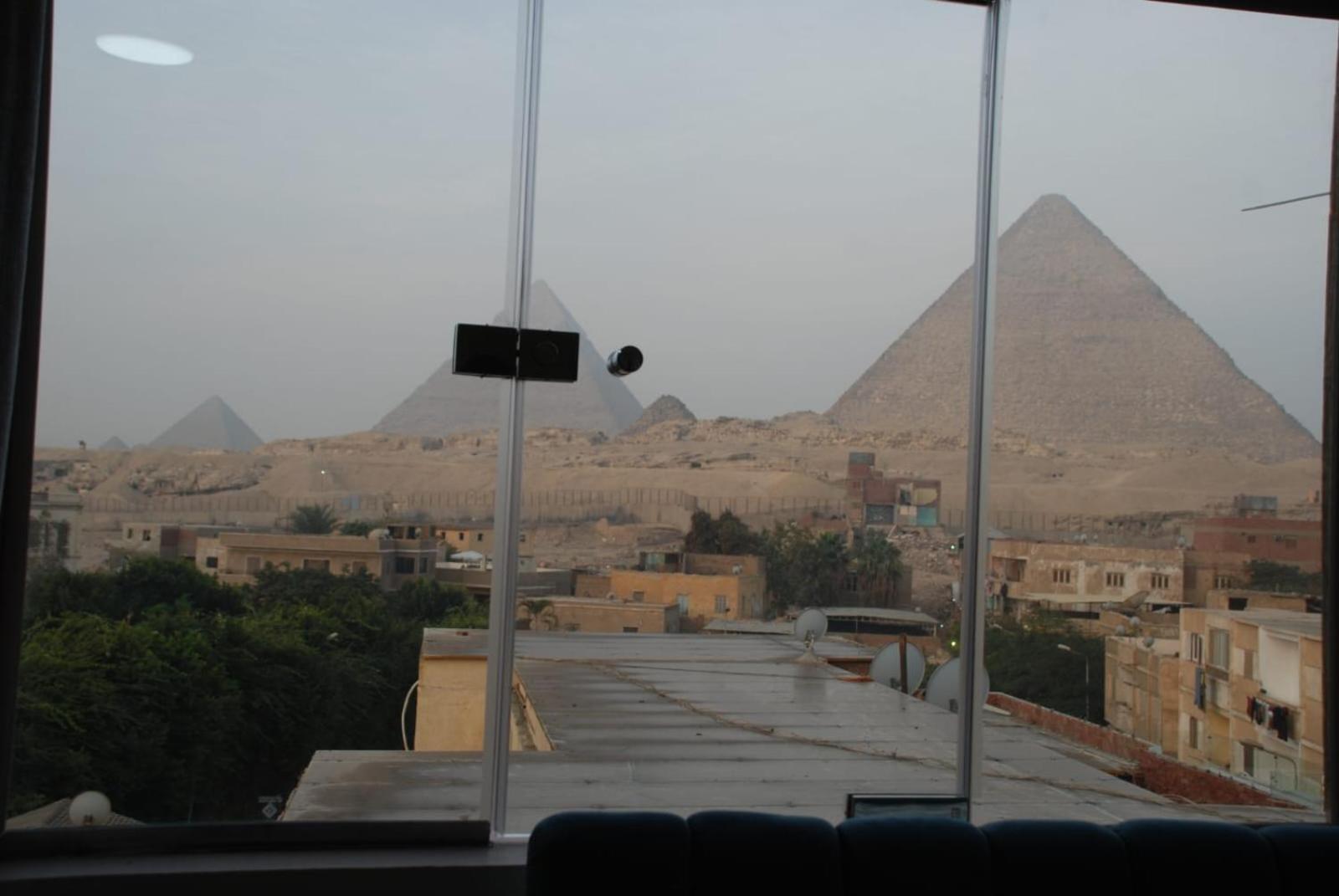 Pyramids Show Hotel Kafret el-Gabal Buitenkant foto