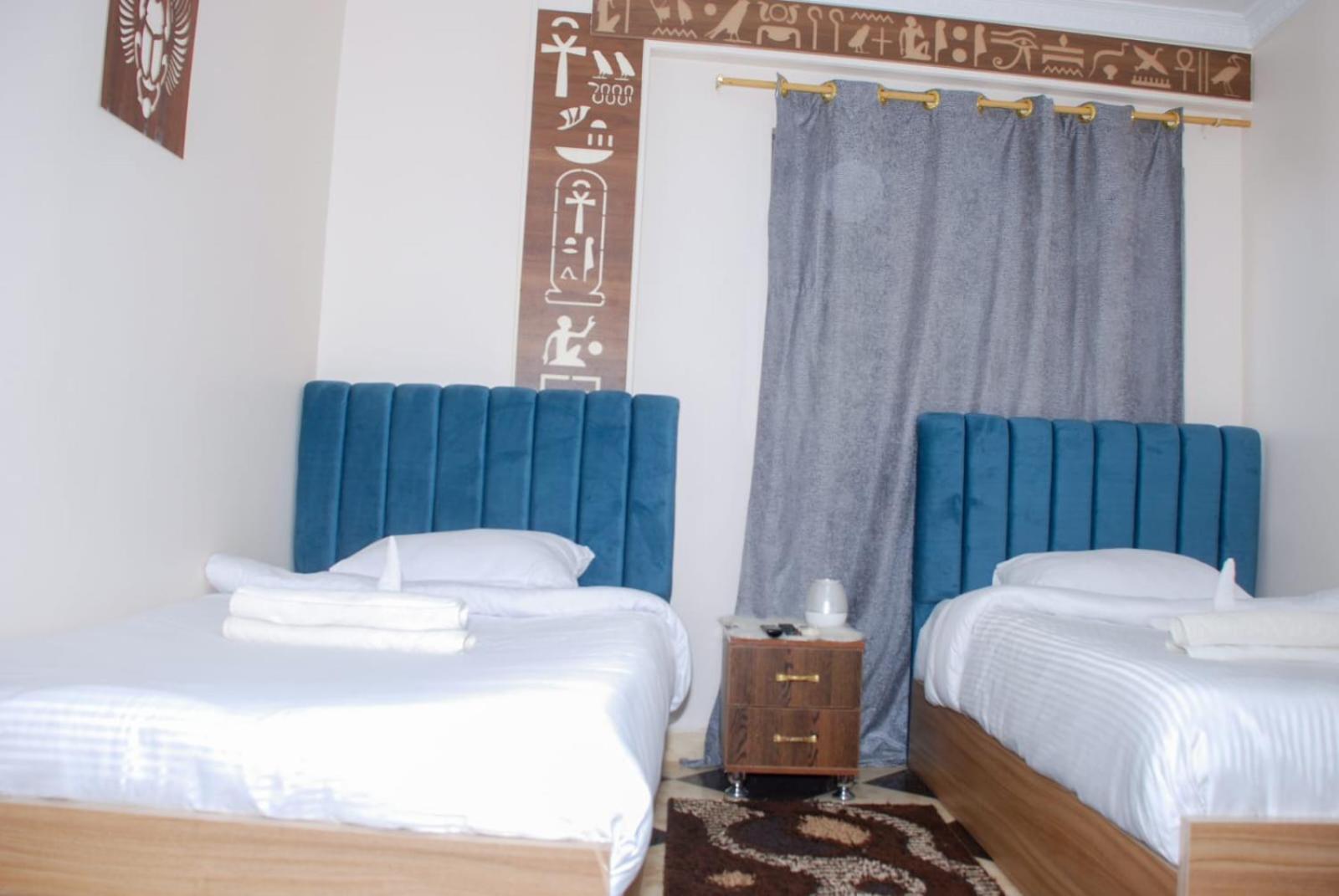 Pyramids Show Hotel Kafret el-Gabal Buitenkant foto