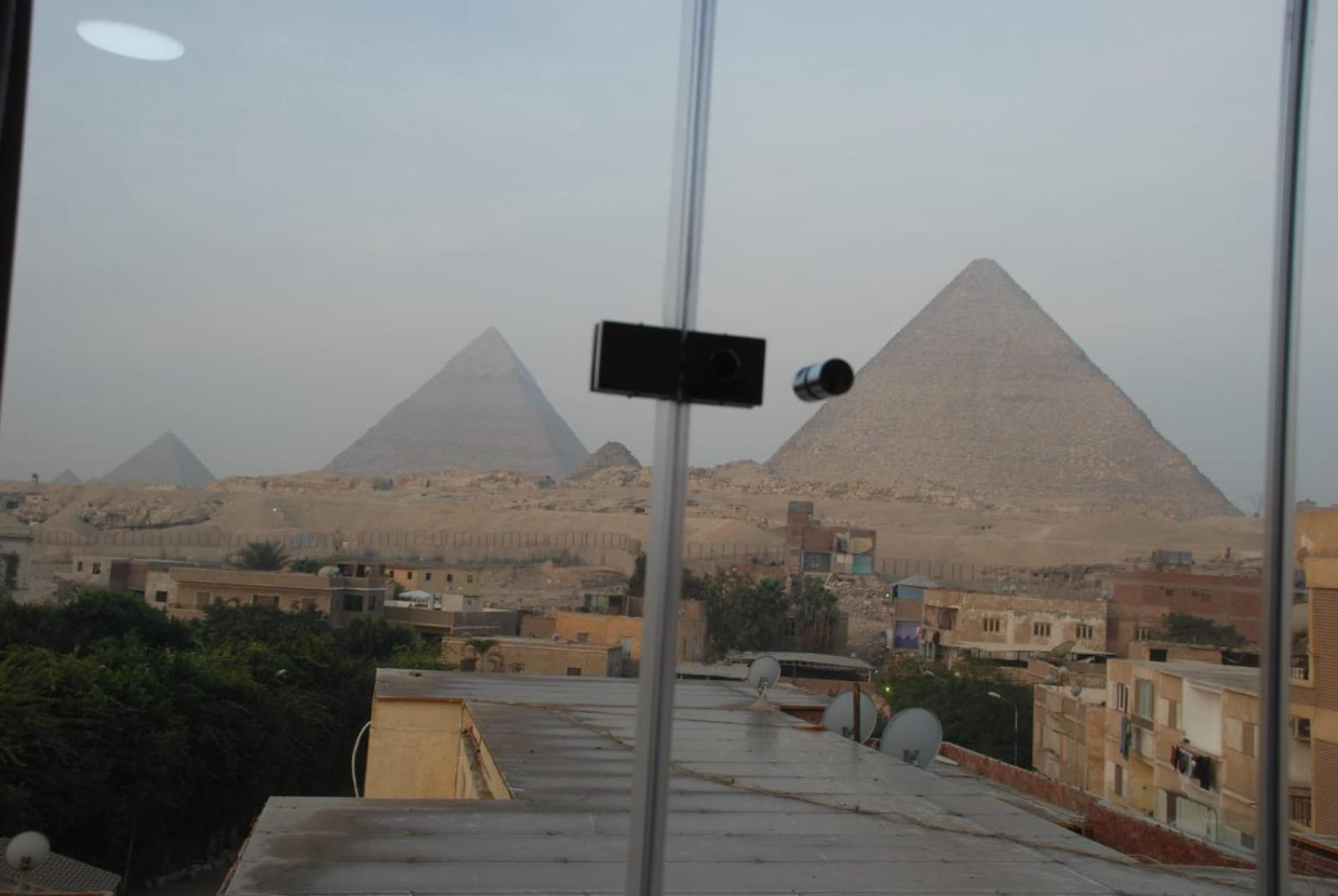 Pyramids Show Hotel Kafret el-Gabal Buitenkant foto
