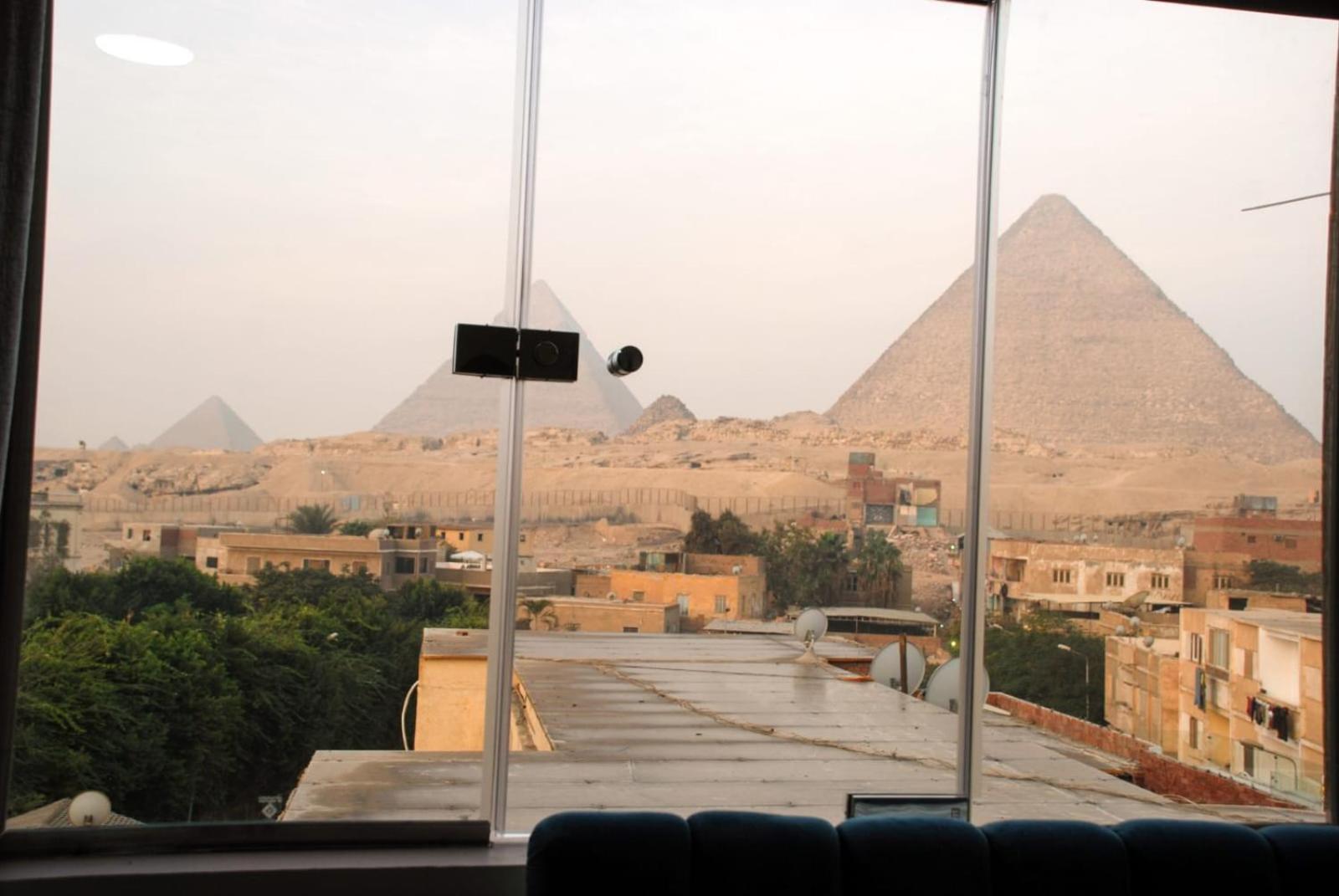 Pyramids Show Hotel Kafret el-Gabal Buitenkant foto