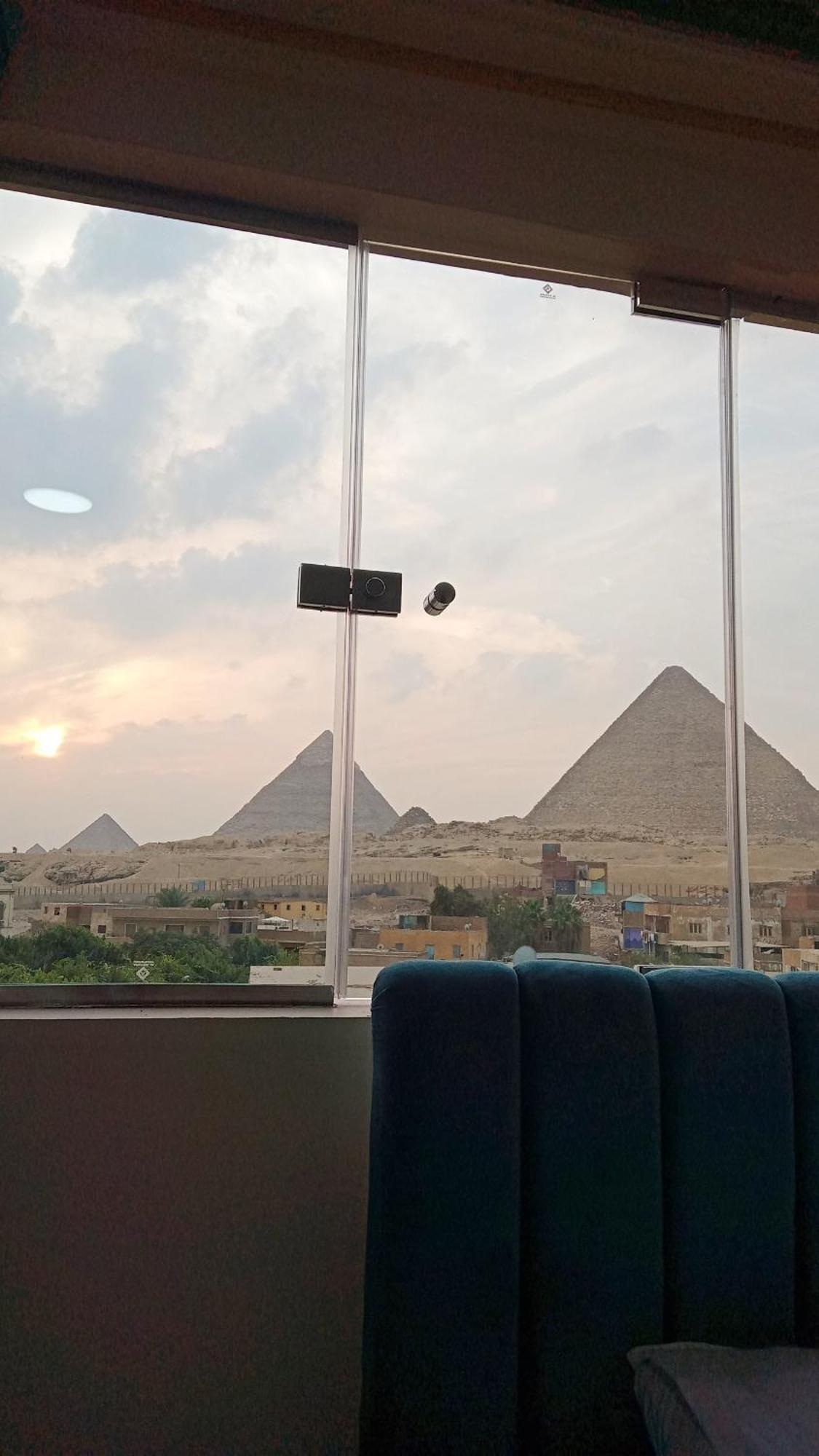 Pyramids Show Hotel Kafret el-Gabal Buitenkant foto