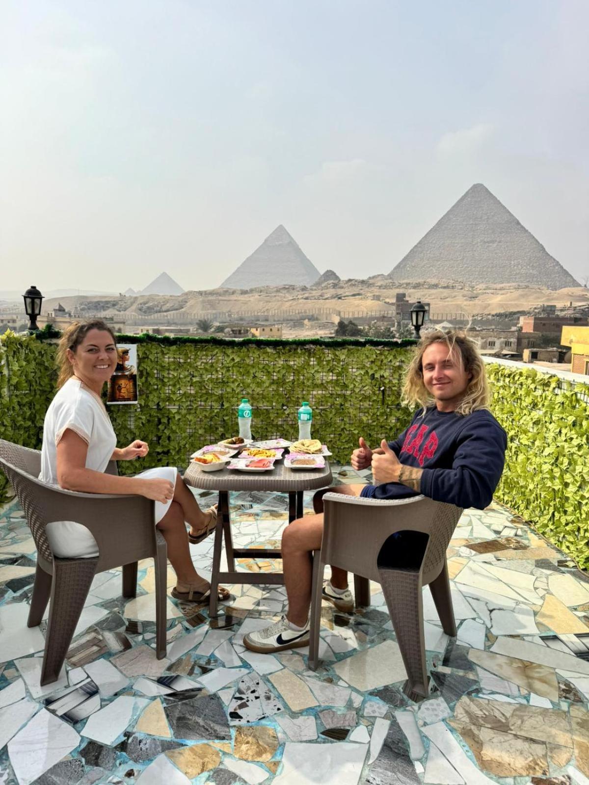 Pyramids Show Hotel Kafret el-Gabal Buitenkant foto
